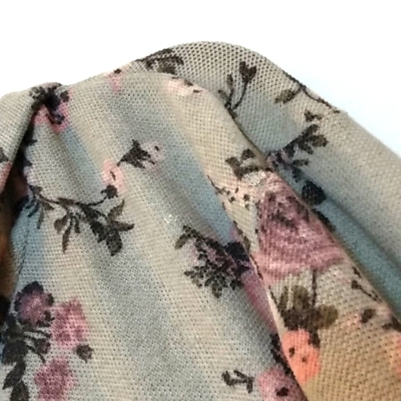 WALLFLOWER FLORAL CROP HOODIE LIGHTWEIGHT SWEATER SIZE MEDIUM NWT - Picture 3 of 13